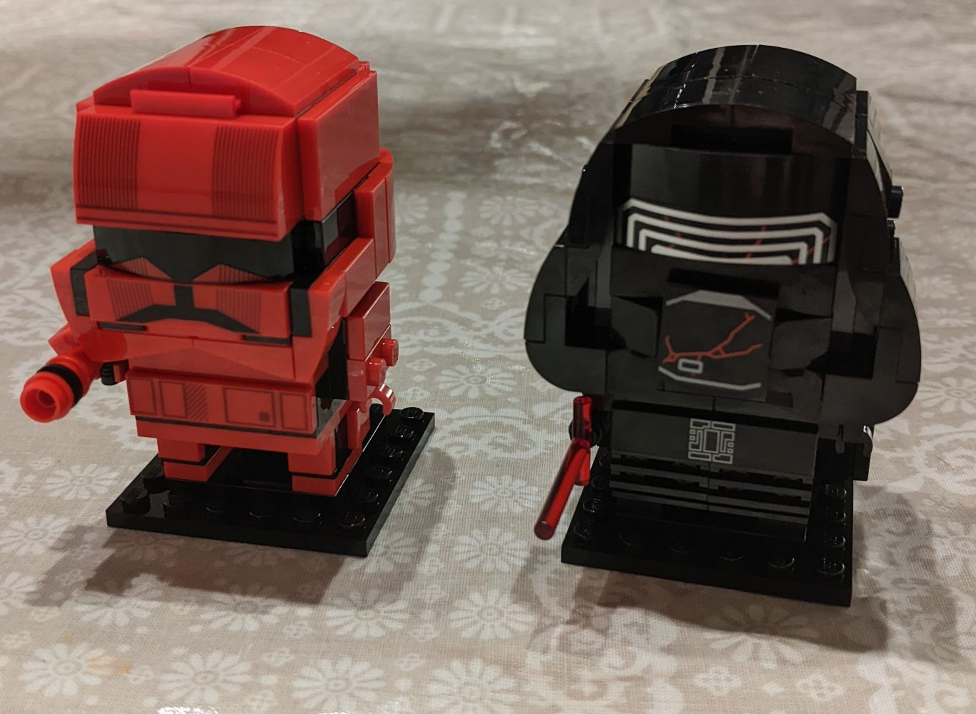 A Lego Brickheadz Sith Trooper and Kylo Ren standing next to each other