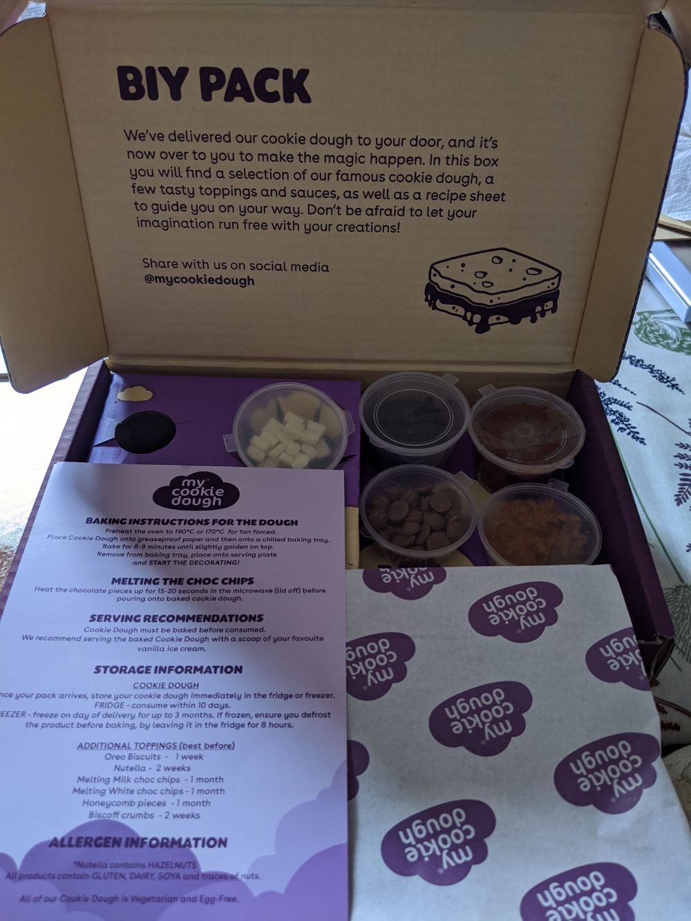 A photo of the baking instructions, as well as the containers that the pack includes